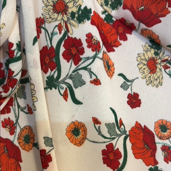 Floral V-Neck Ruched Top - Picture 2 of 2